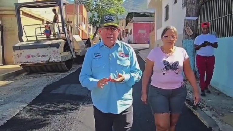 Cnel. José Manuel Suárez Maldonado hemos colocado alrededor de 200 toneladas de asfalto de las mil que están previstas en el sector Zamora +Video