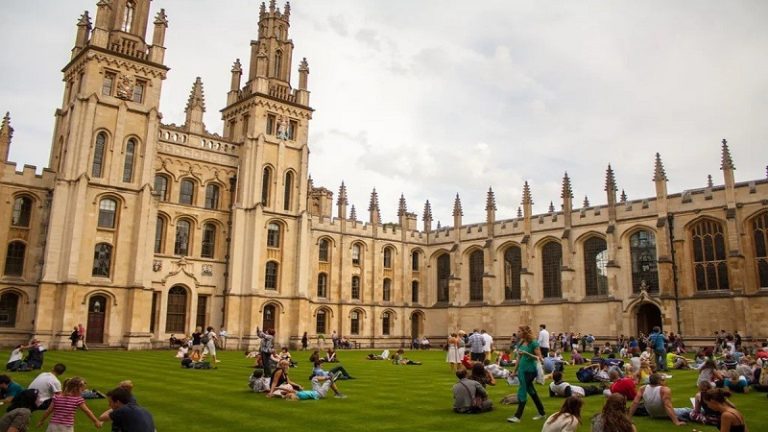 Universidad de Oxford califica de ilegal agresión militar contra Venezuela