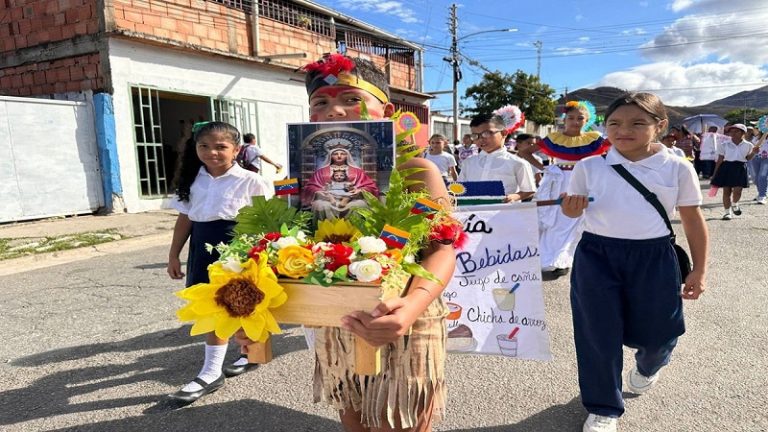 Zuata celebró 162 Aniversario con desfile estudiantil