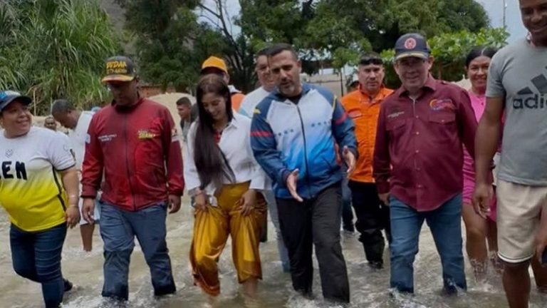 Cnel. José Manuel Suárez Maldonado ¡El amor por nuestro pueblo es imparable, ni las olas nos detienen! +Videos y fotos