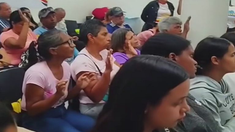 Cnel. José Manuel Suárez Maldonado Lic. Maira Moreno de Suárez en Fundaprosocial celebramos una nueva jornada de amor +Video