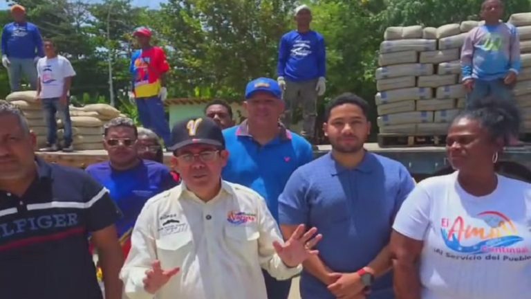 Cnel. José Manuel Suárez Maldonado entregamos materiales de construcción a 101 familias en Naiguatá +Video