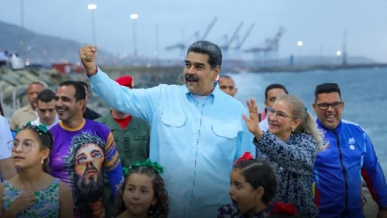Presidente Nicolás Maduro y Cilia Flores envían mensaje de amor y fe al pueblo