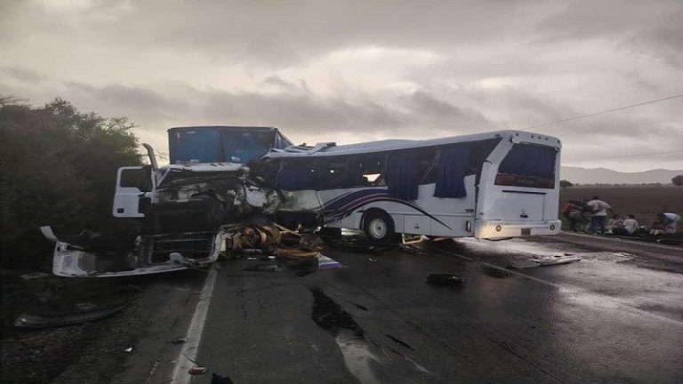 Tragedia en la Troncal 9: Nueve muertos tras choque de autobús que regresaba de Mochima