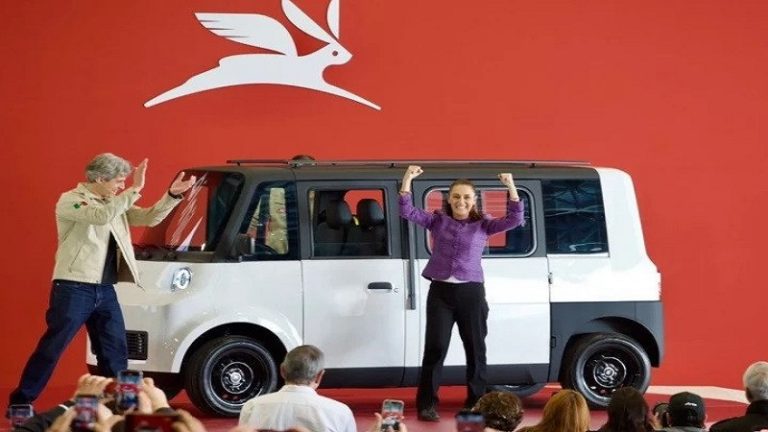 Presidenta Claudia Sheinbaum presenta el primer vehículo eléctrico de México