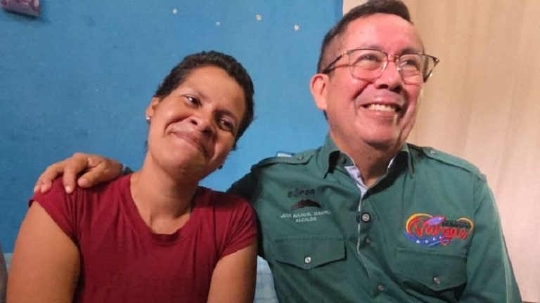 Cnel. José Manuel Suárez Maldonado llegué hasta la casa de esta gran hermana para resolver lo que faltaba y darle curso inmediato a su caso +Video