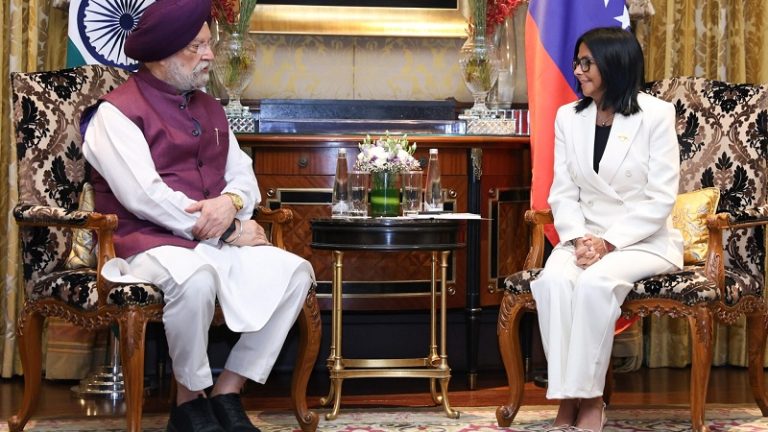Presidenta (E) Delcy Rodríguez consolida convenios de inversión industrial y tecnológica en la India