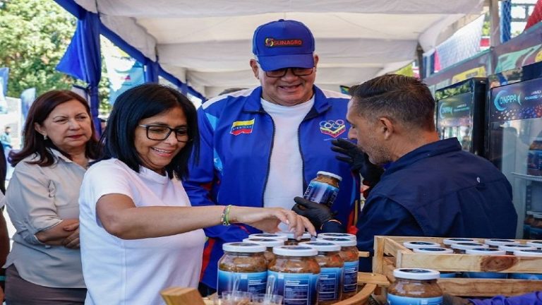 Delcy Rodríguez: Más de cuatro millones de familias se benefician con distribución alimentaria +Video