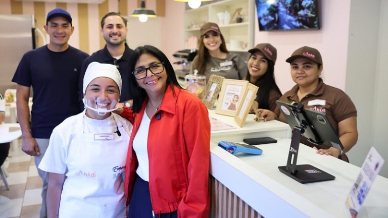 Presidenta (E) Delcy Rodríguez respalda producción nacional con visita a emprendimiento «Ania Gluten Free» +Fotos