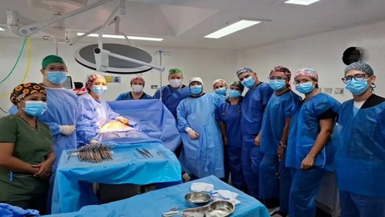 Realizan cirugía compleja combina de cesárea y transposición de ovarios en La Guaira +Fotos