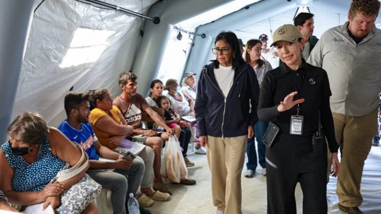 Presidenta (E) Delcy Rodríguez visita hospitales de campaña instalados por las brigadas internacionales en La Guaira tras sismos +Fotos