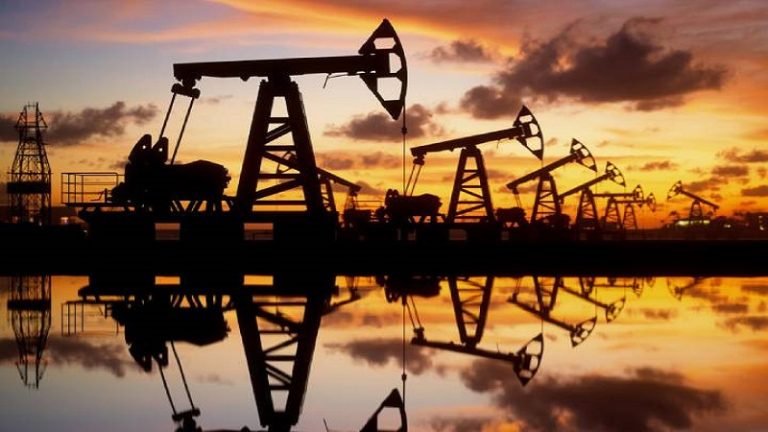 Precios del petróleo se disparan tras fin del alto al fuego entre EE. UU. e Irán